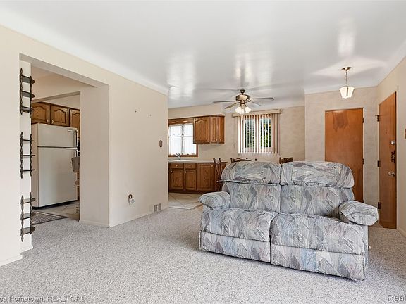 5th image of 30410 Florence St