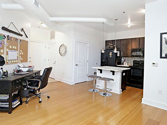 5th image of 650 S Mill St #422