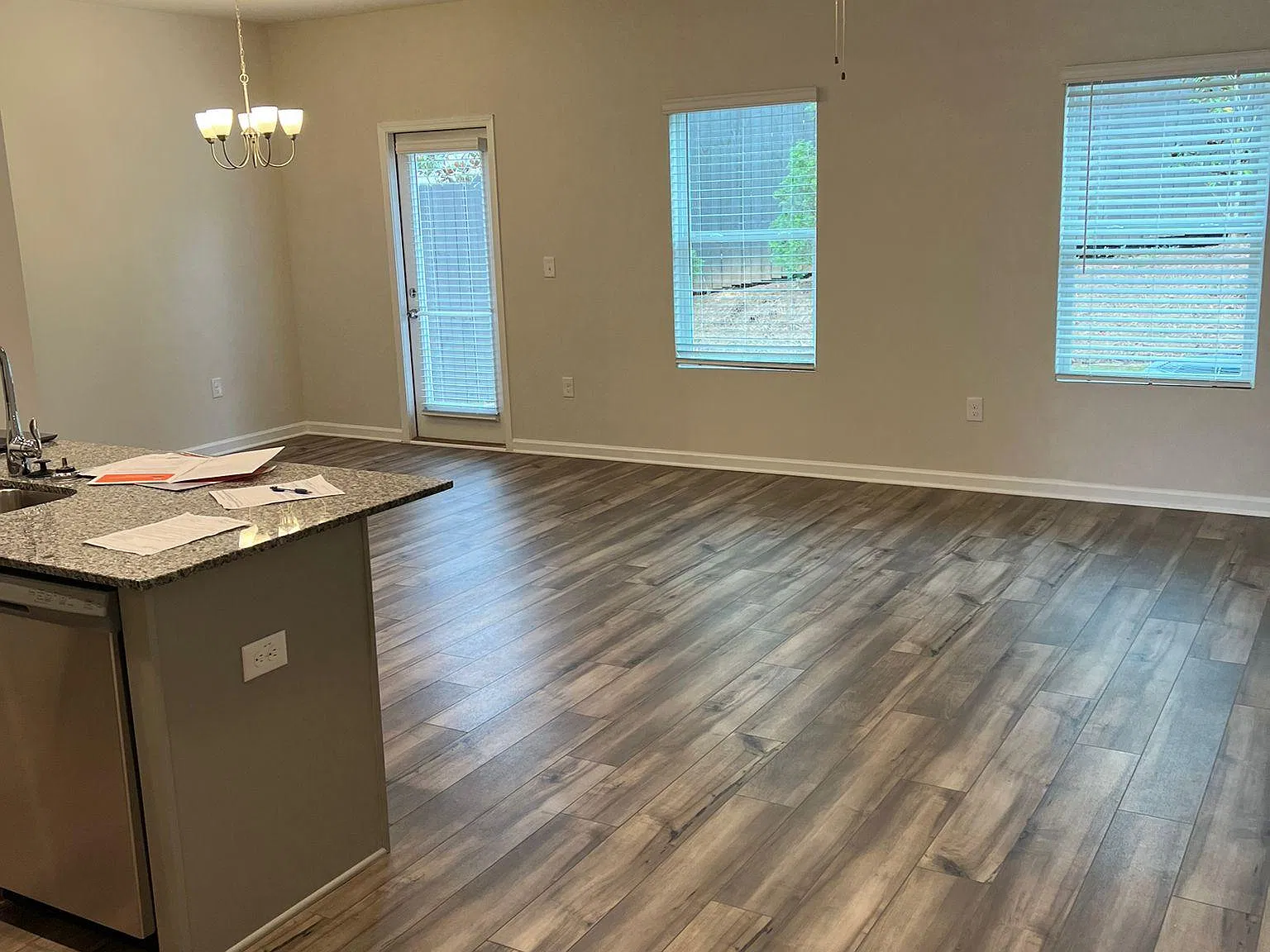 3 bed, 1675 sqft, $2,100 — Photo 4