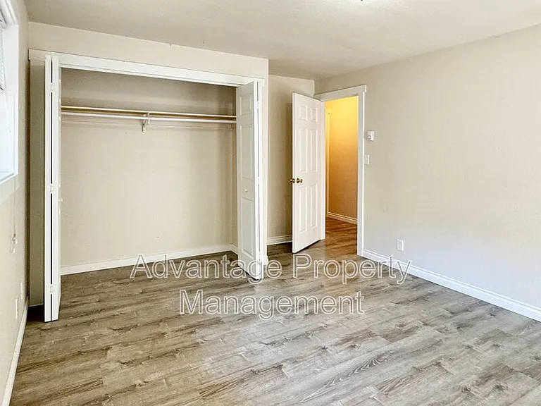 1015 NW 26th St #26TH1015 — Photo 8