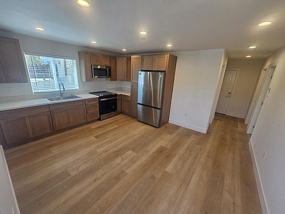 2nd image of 961 Balboa St #2