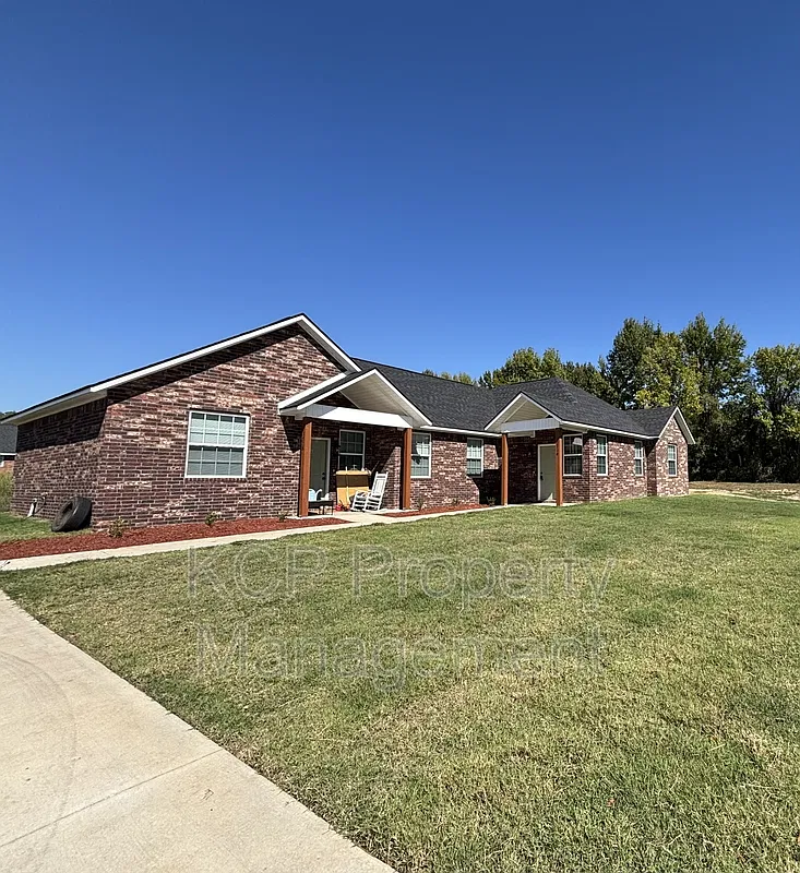 3 bed, 2.0 bath, $1,450 — Photo 1