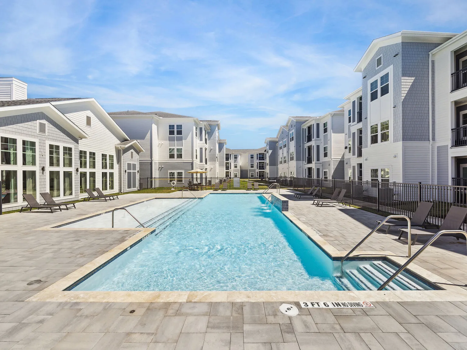 Willow Plaza — Photo 2