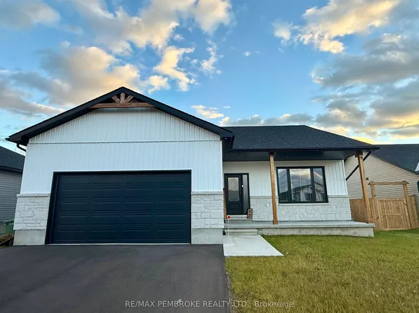 18 Durant St, Petawawa, ON K8H 0G3