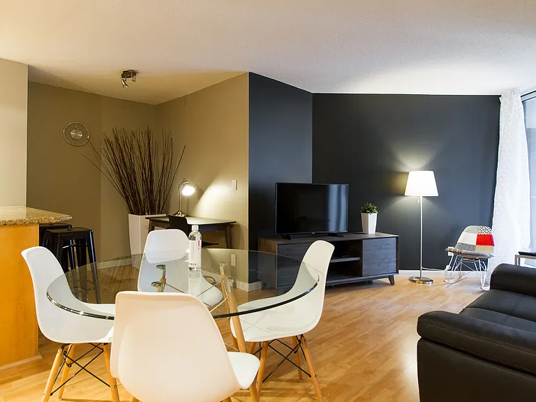 140 Simcoe St — Photo 10