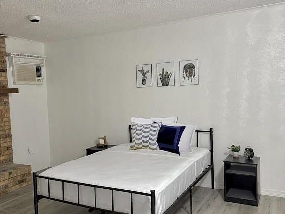 2nd image of 542 Longfellow Blvd Unit 4