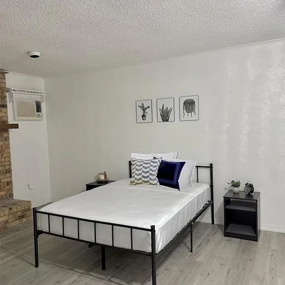 542 Longfellow Blvd #4 — Photo 2