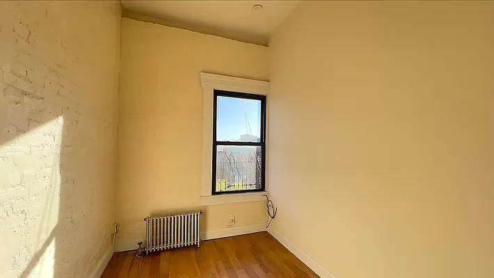 Rented by EXR | media 12