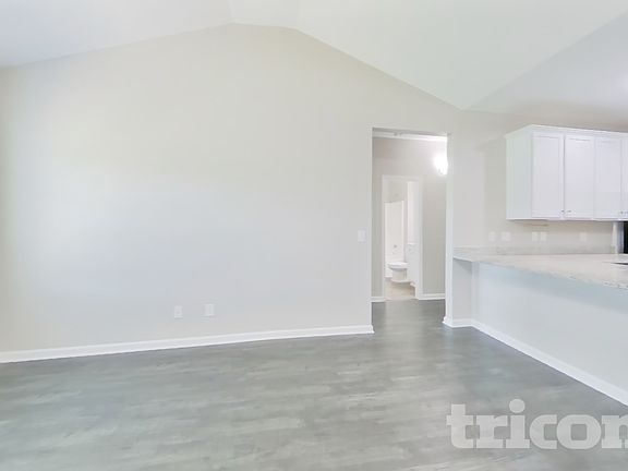 3rd image of 1016 Cyril Dr