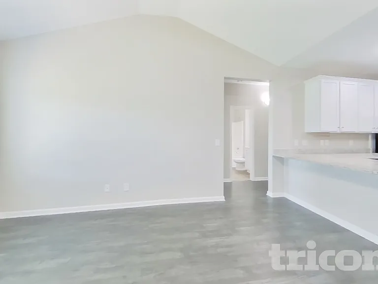 1016 Cyril Dr — Photo 3