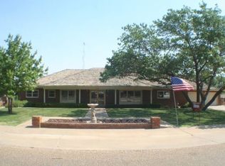 202 Yucca Ter, Plainview, TX 79072