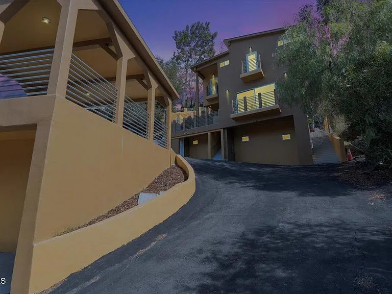 1944 Seminole Dr — Photo 1