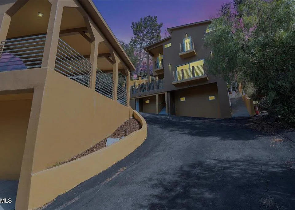 1944 Seminole Dr