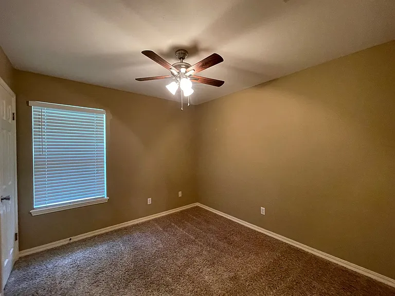 2922 Le Oaks Dr — Photo 12
