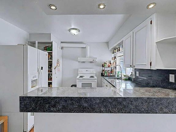 3rd image of 904 S 38th St SW