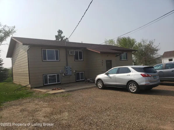 203 Bank Dr, Belfield, ND 58622