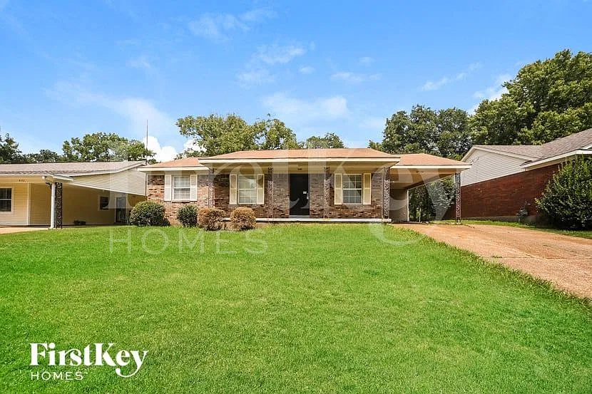 3 bed, 1.5 bath, 1225 sqft, $1,685 — Photo 1