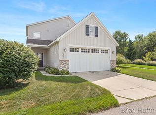 1394 Highland Hl, Lowell, MI 49331