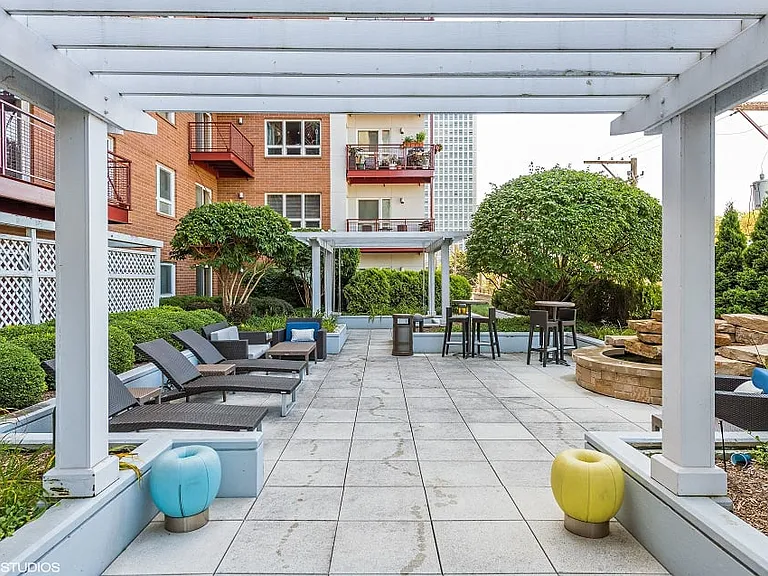 Spacious Outdoor Deck