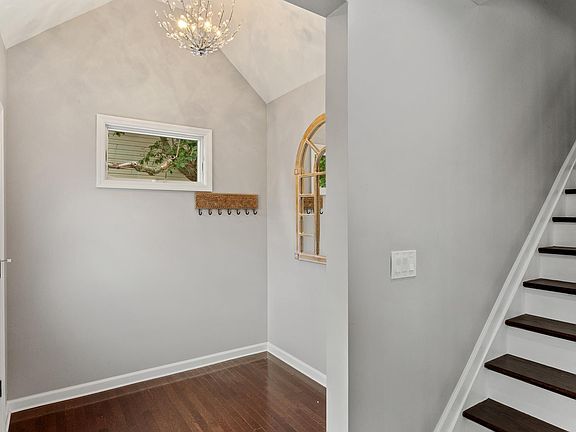 2nd image of 128 Linden St