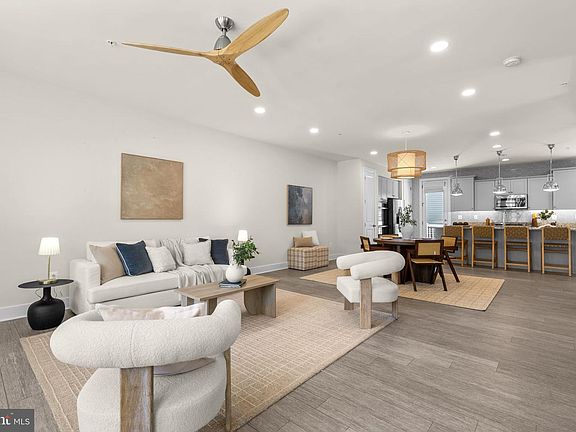 3rd image of 1203 Hickory Hill Cir