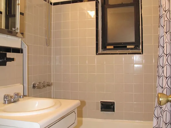 2209 Knapp Street image 1 of 11