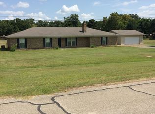 606 Old Tucker Trl, Palestine, TX 75801