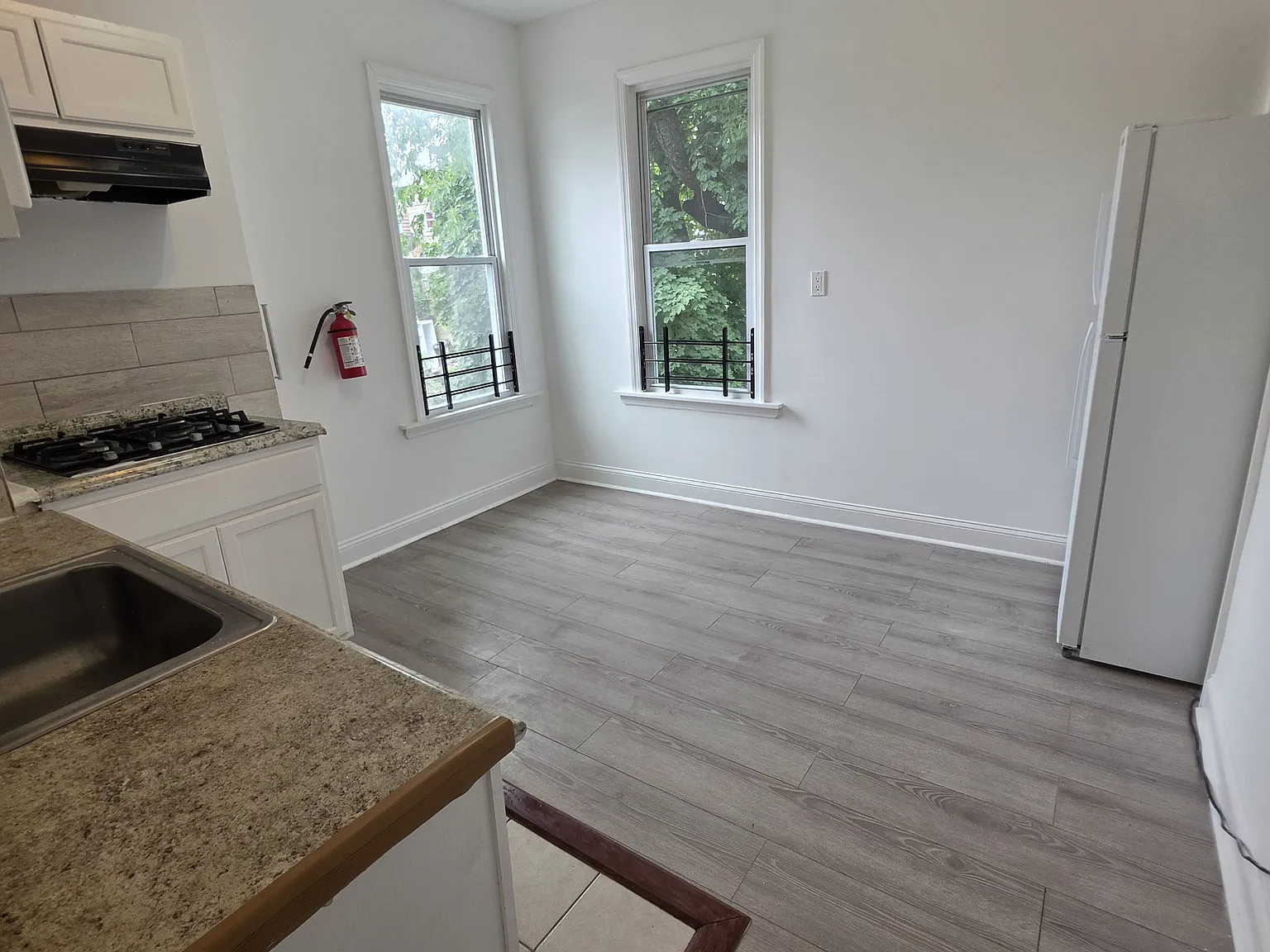 3 bed, $1,900 — Photo 2