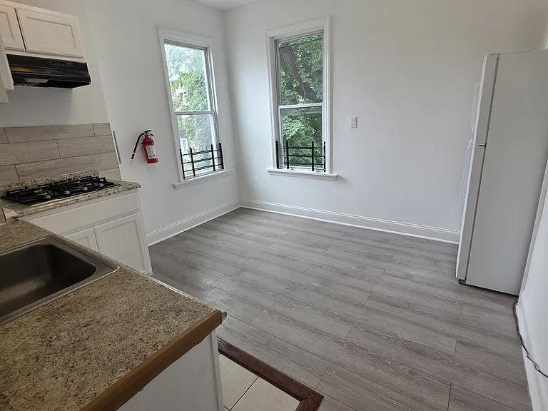 15 Highland Ave #2 — Photo 2