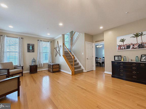 5th image of 43618 Albatross St