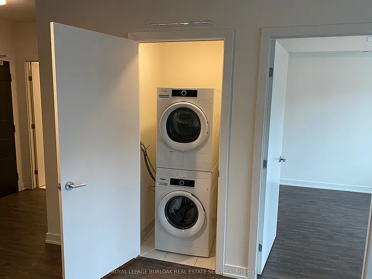 212 King William St E #423 — Photo 19