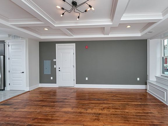 5th image of 814 Cathedral St APT 1F