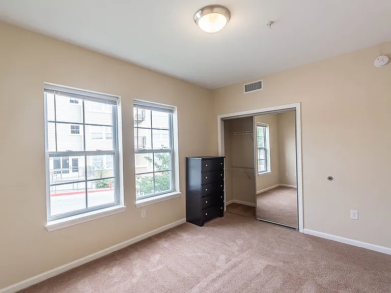 East Bay II Apartments — Photo 35