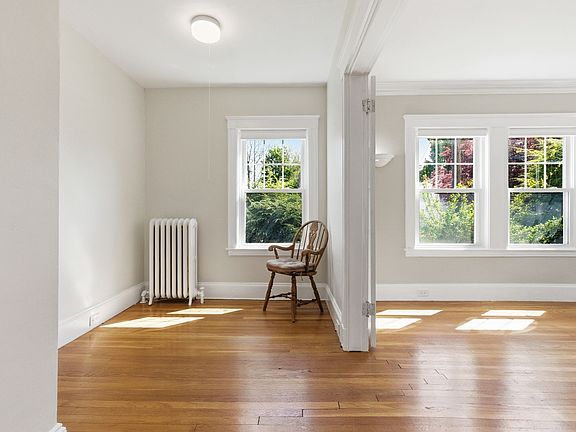 5th image of 33 Laurel Rd #1