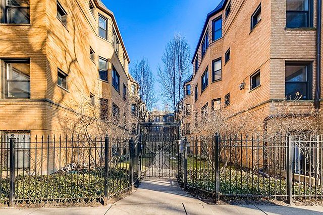 1st image of 7639 N Greenview Ave APT 2W