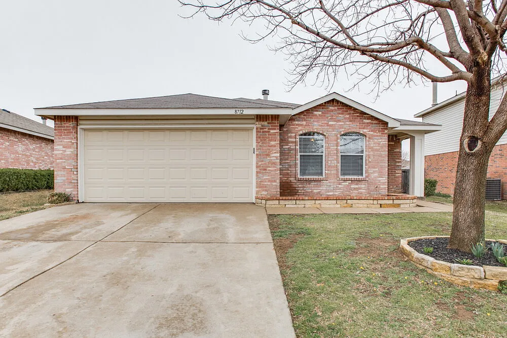 3 bed, 2.0 bath, 1648 sqft, $2,190 — Photo 1
