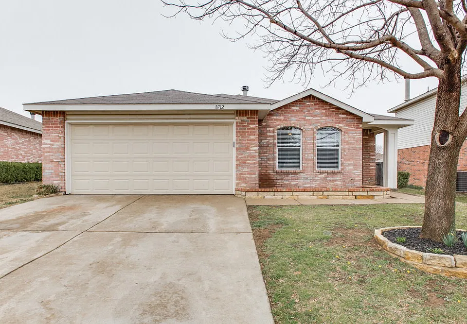 8712 Stonebriar Ln