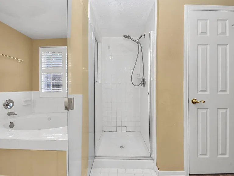 23003 Governorshire Dr — Photo 34