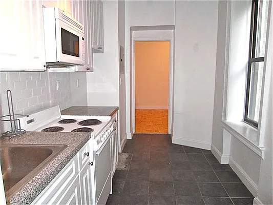 Rented by City Connections Realty | media 8