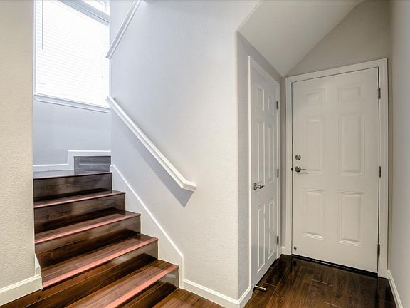 5th image of 330 Bautista Pl