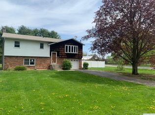 4 Pats Ln, Stuyvesant, NY 12173
