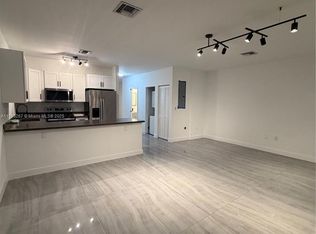 932 SW 10th St #3, Hallandale, FL 33009