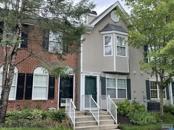 2071 Drake Ct, Mahwah, NJ 07430