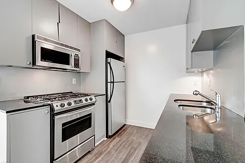 117 Pacific St. in Sant Monica - 1 block to the beach and Main St! Photo 1