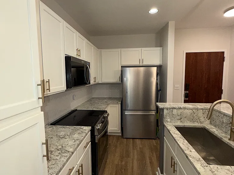 411 W Washington St — Photo 6