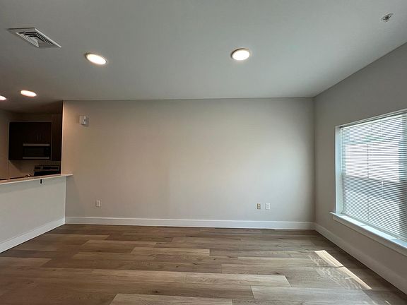 5th image of 216-232 Kichline Ave #19