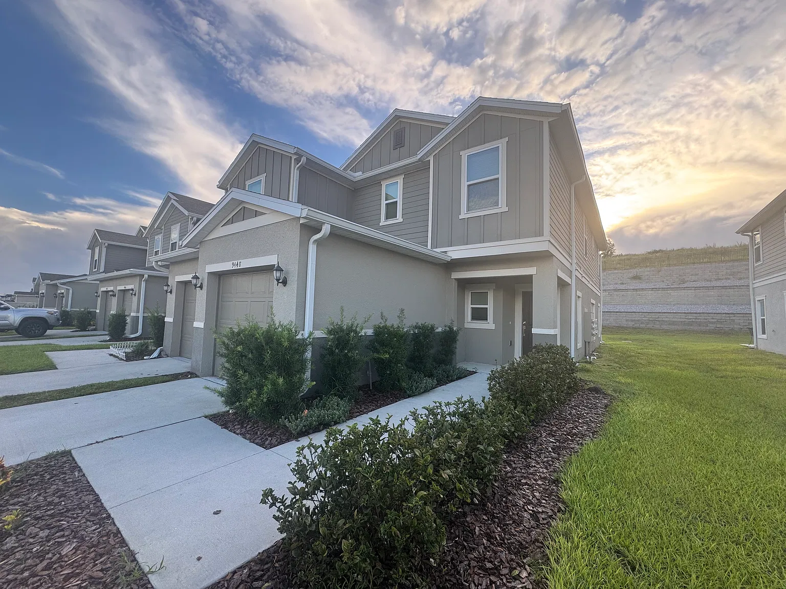 3 bed, 2.5 bath, 1687 sqft, $2,300 — Photo 2