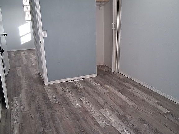 4th image of 102 Wall St