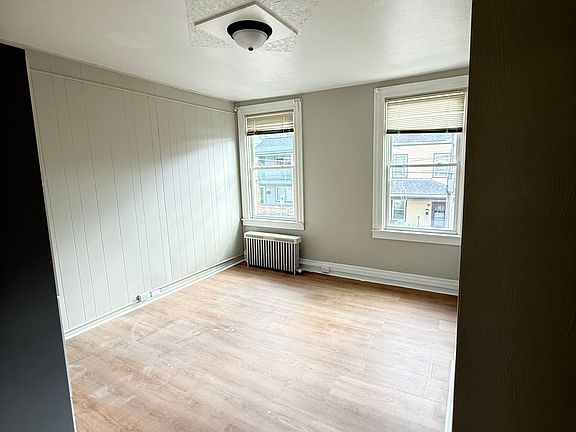 2nd image of 3819 Acorn St #1