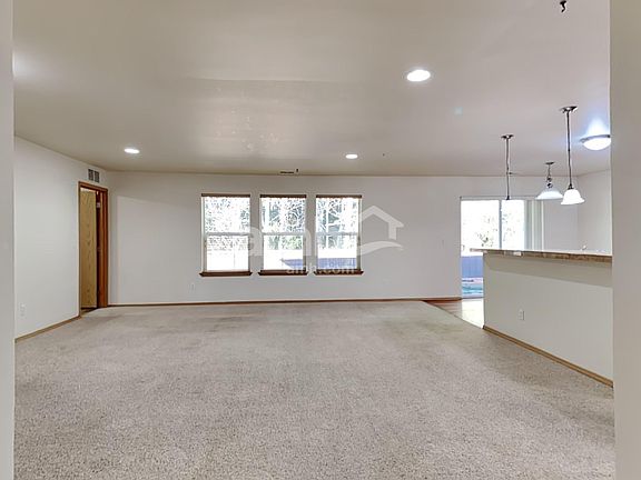 4th image of 17704 93rd Ave E